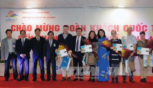Thành phố Hồ Chí Minh đón đoàn khách quốc tế đầu tiên năm 2017 ảnh 1